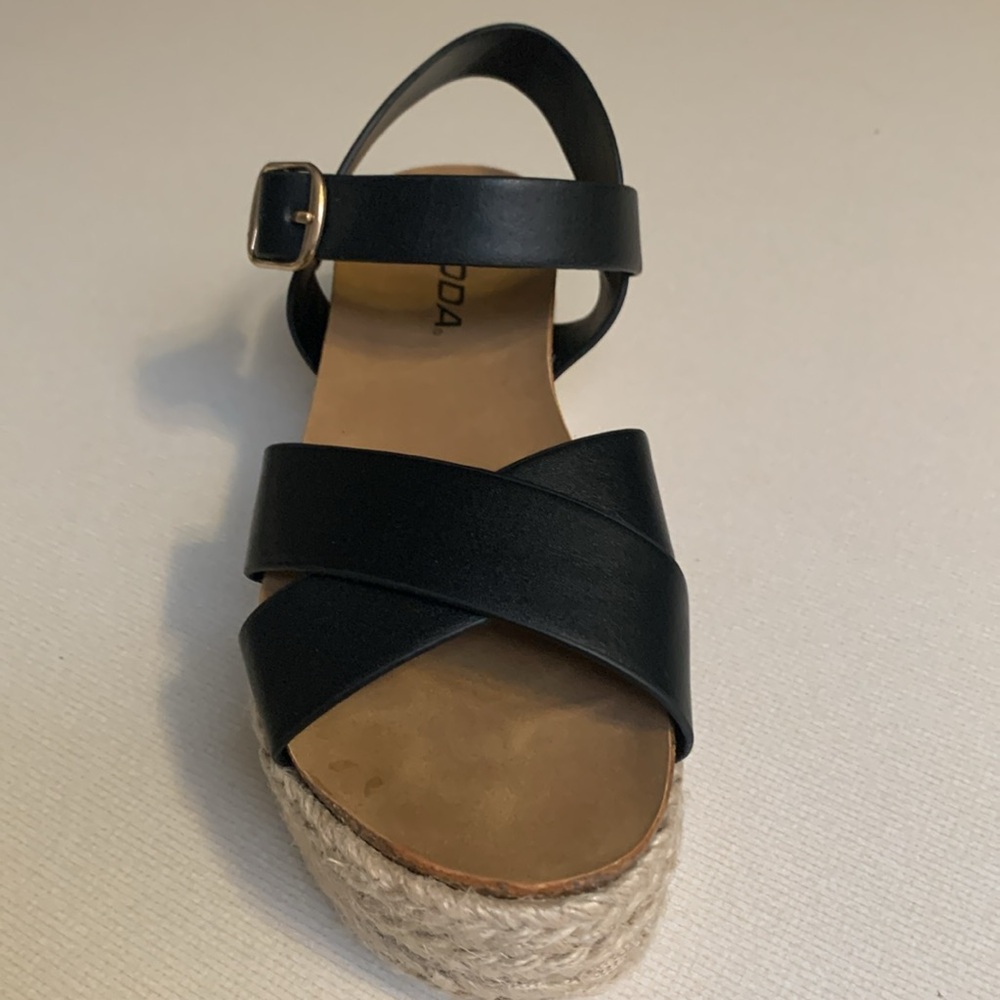 Soda Platform Sandal - Picture 3 of 9